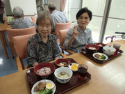 敬老会（お食事会）を行いました。