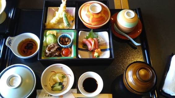 ランチツアーに出かけました。