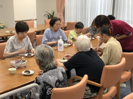 ちょっと早い敬老会＆お茶会を行ないました。