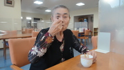 大きいお口を開けて、召し上がられてました。
「お風呂上りに最高ー！」の一言いただきました。