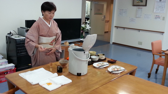 お茶会＆坊主めくりをして楽しみました。